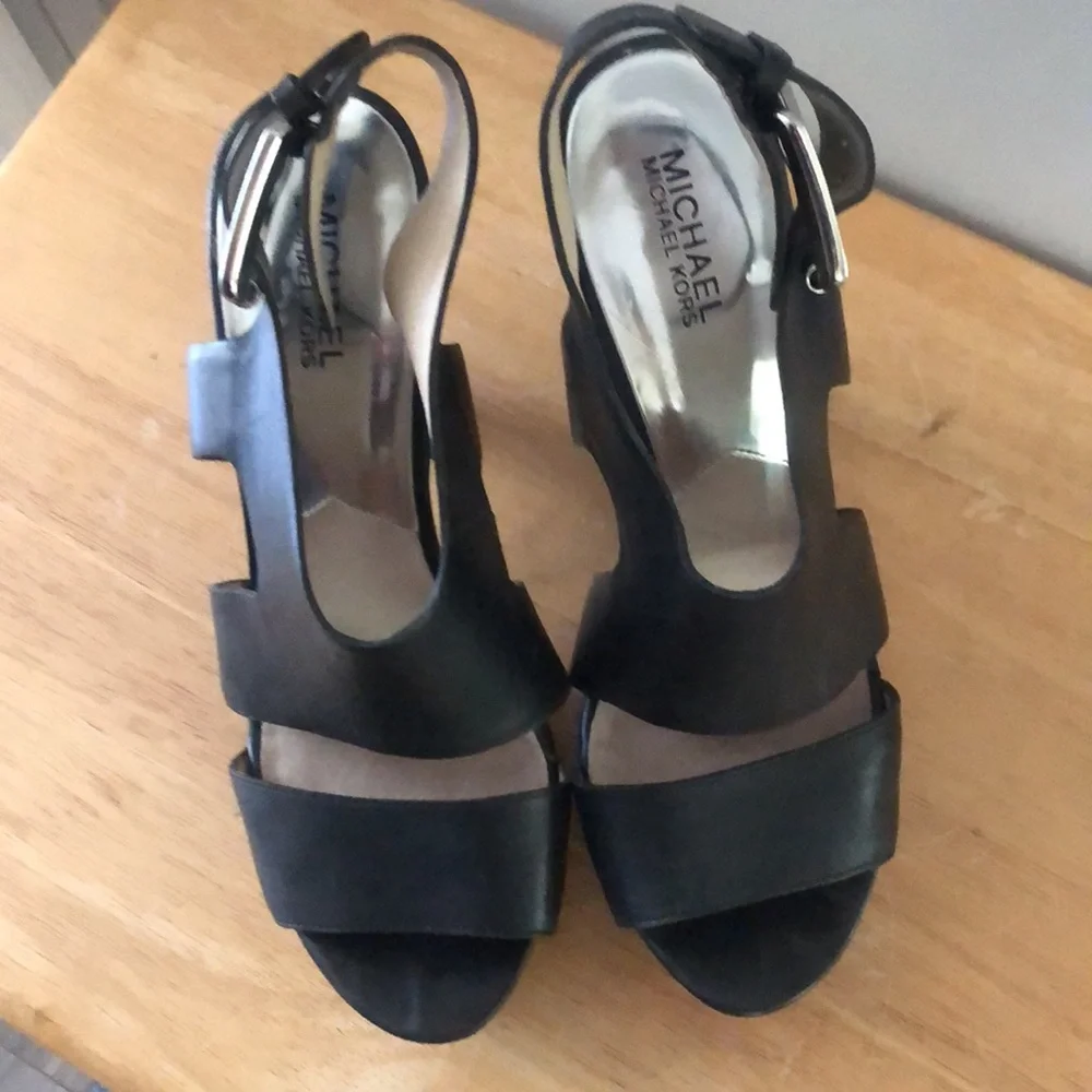 Women’s platform heel. Black. Michael Kors. - Picture 2 of 4